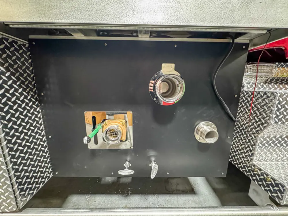 Unfinished body compartment structure in bay, photo 70 of 303.